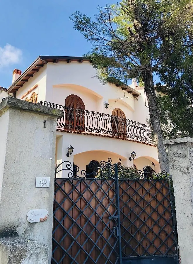 Villa Luigina - Seafront Villa In 카포오를란도