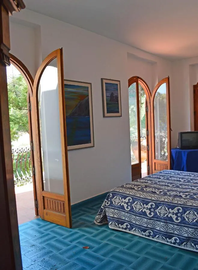 Villa Luigina - Seafront Villa In 카포오를란도