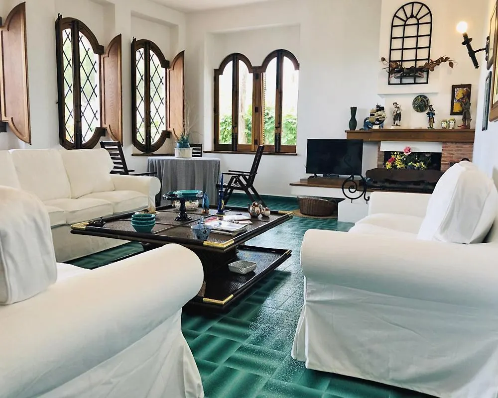 Villa Luigina - Seafront Villa In 카포오를란도