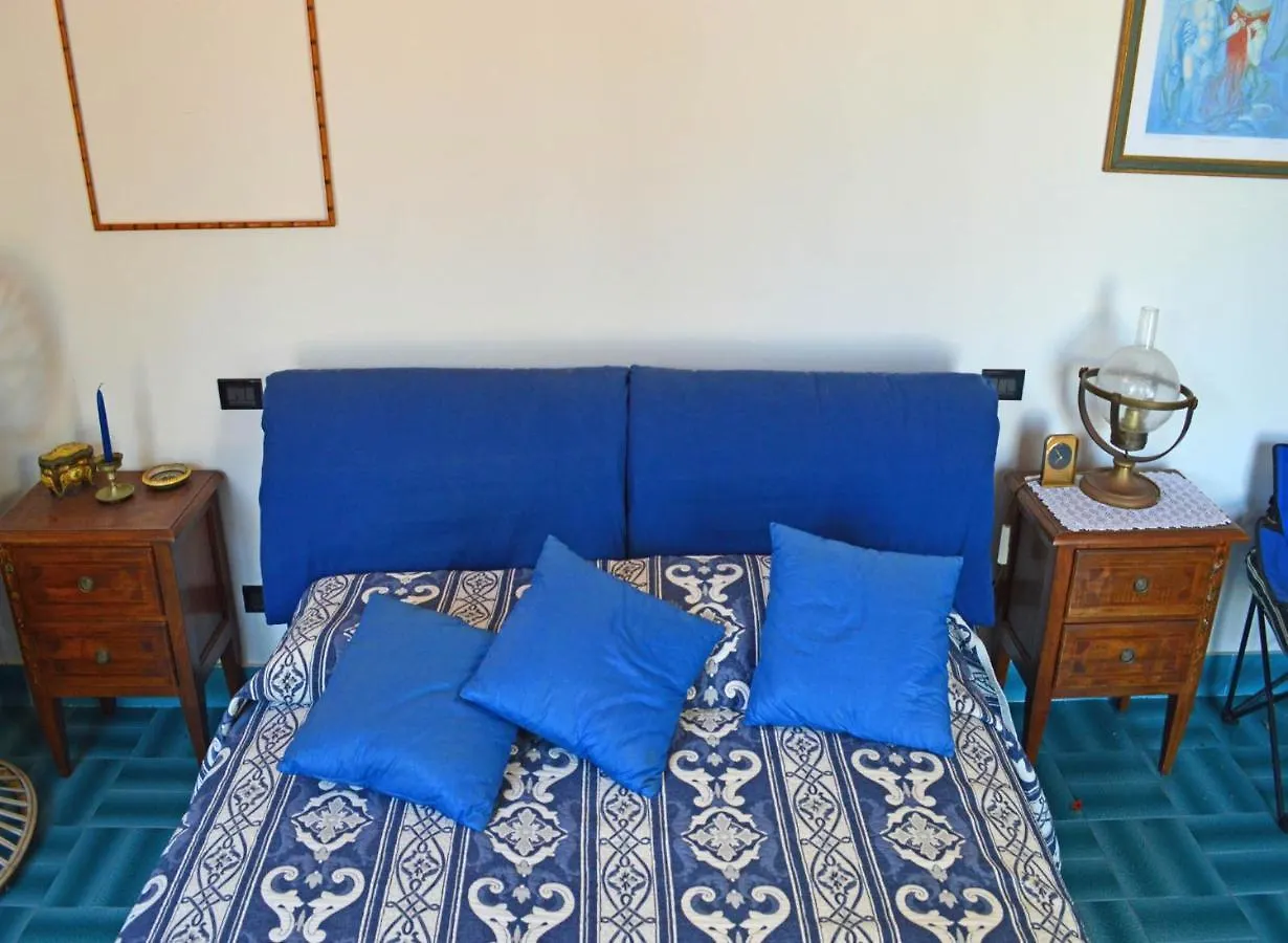 Villa Luigina - Seafront Villa In 카포오를란도